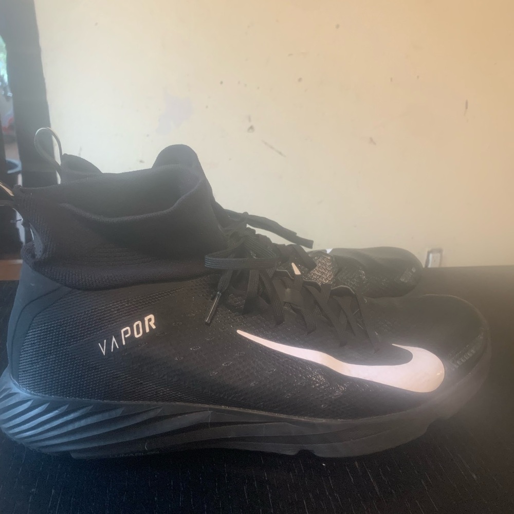 Nike Vapor untouchable pro 3 turf football back and white size 14